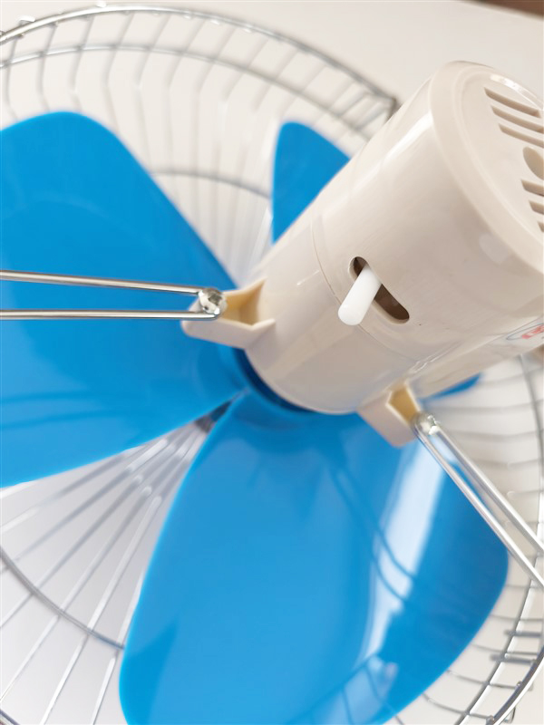 Oto Vantilatör 24 Volt 12 Inç Mandallı Çakmaklık Girişli 6400405